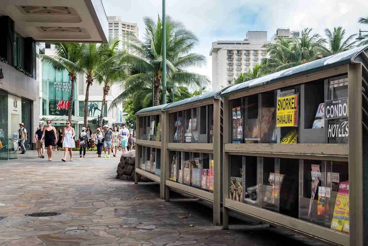 Handing Out Flyers in Paradise Does Traditional Marketing Still Work in Oahu